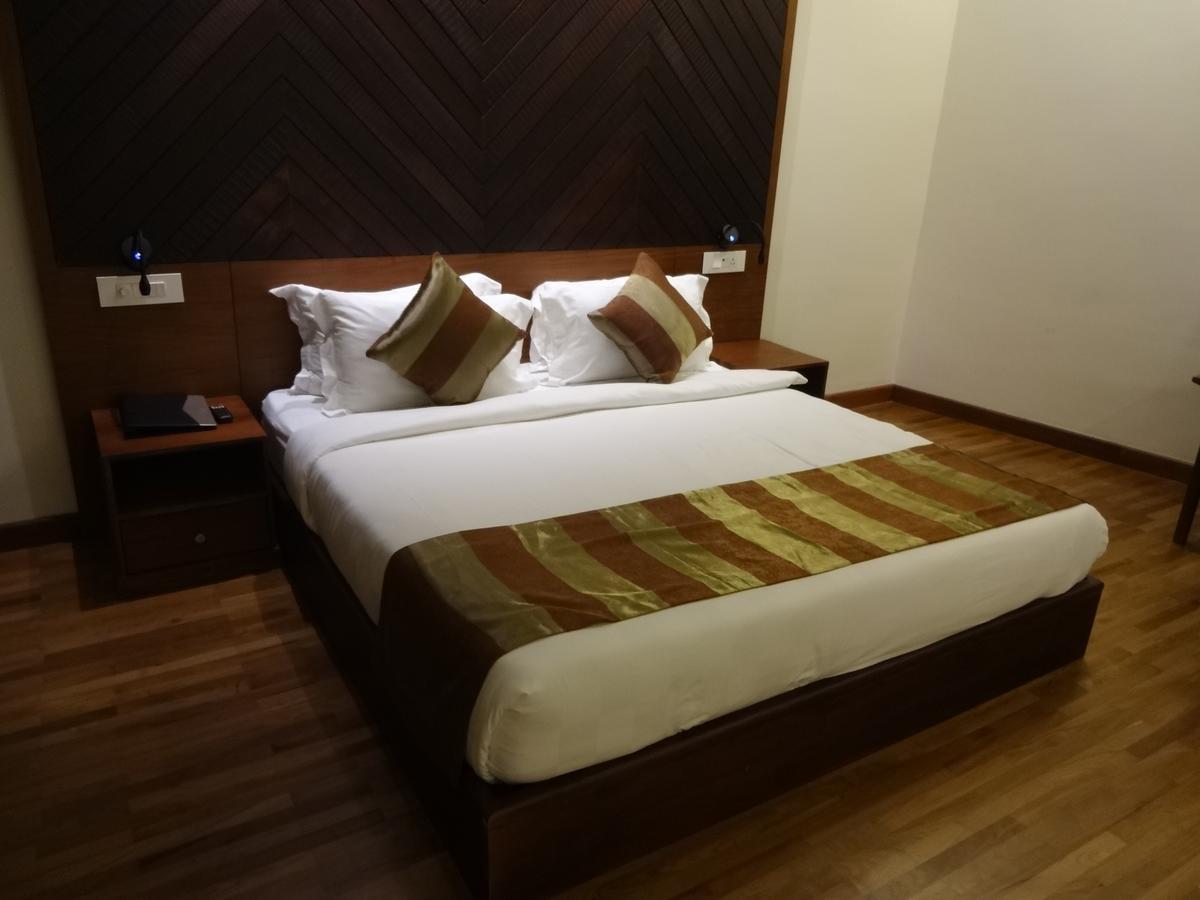 Woodies Bleisure Hotel Kozhikode Buitenkant foto
