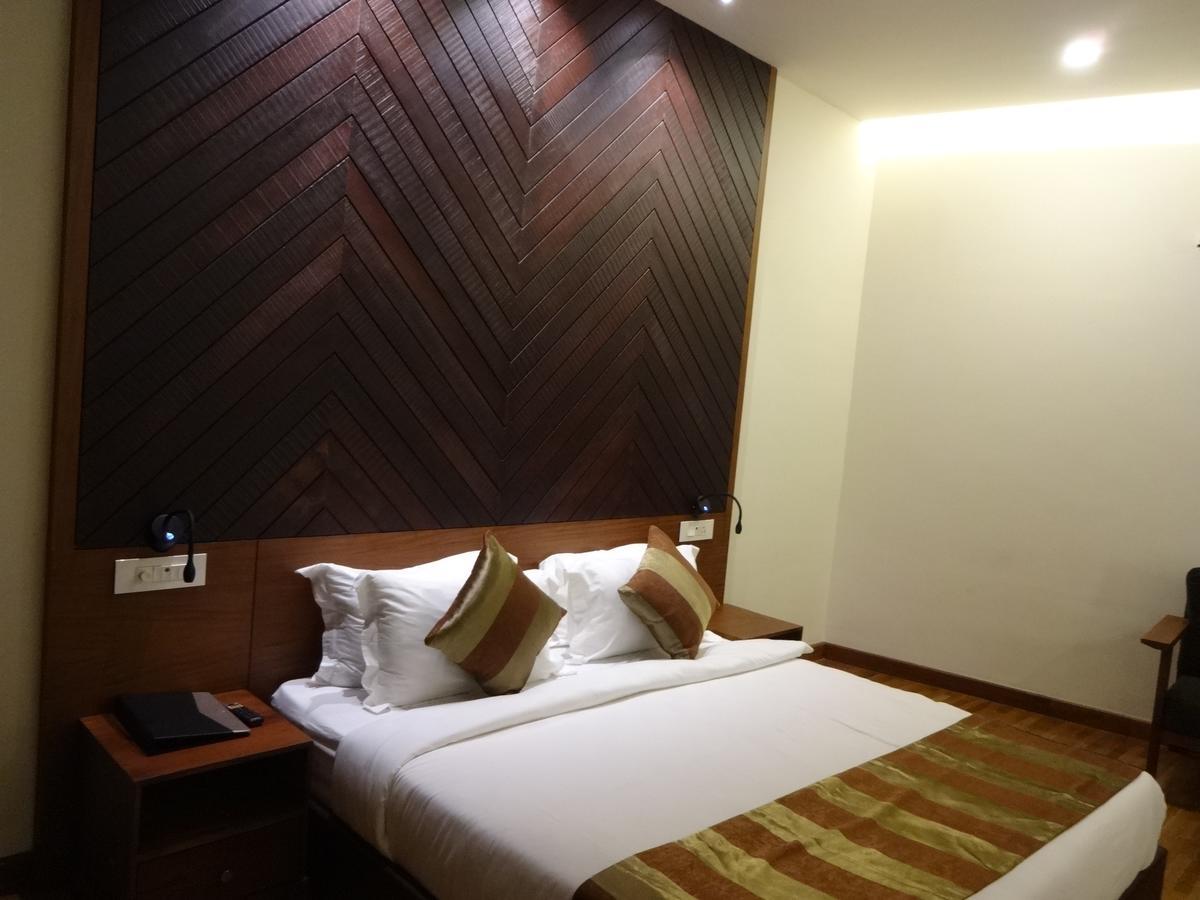 Woodies Bleisure Hotel Kozhikode Buitenkant foto